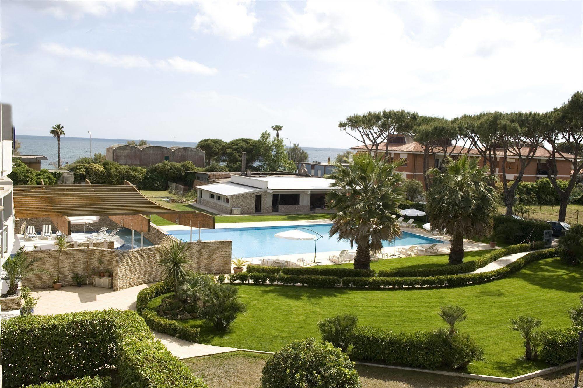 Albergo Mediterraneo Terracina Exterior foto