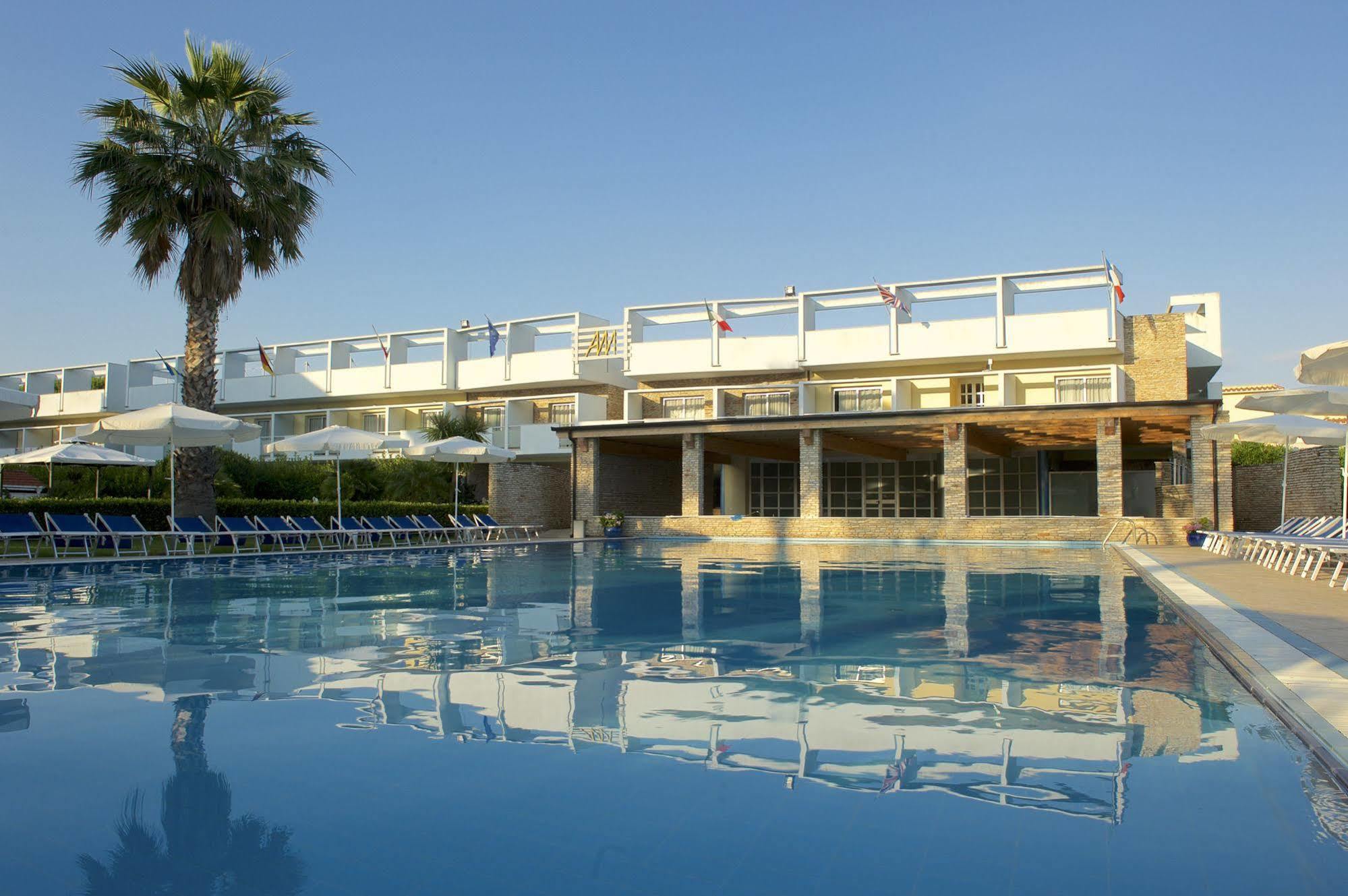 Albergo Mediterraneo Terracina Exterior foto